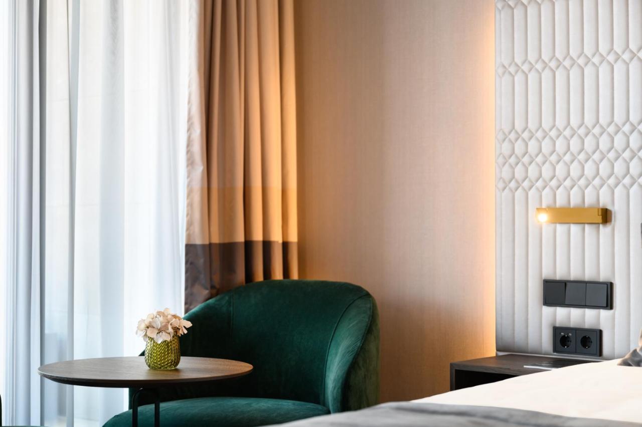 Emerald Downtown Luxury Suites By Continental Group Budapest Eksteriør billede