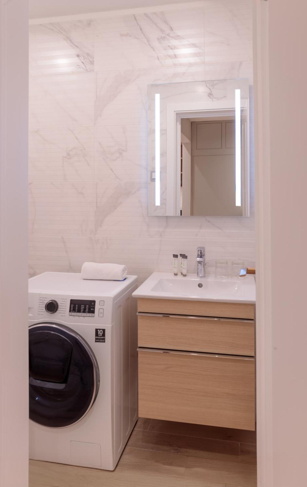 Emerald Downtown Luxury Suites By Continental Group Budapest Eksteriør billede